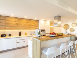 Refrigerador, microondas, horno y lavavajillas 