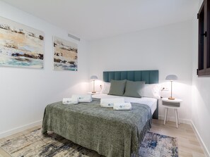 3 bedrooms, iron/ironing board, Internet, bed sheets - Banus Harbour Seafront Apartment (Puerto Banús)