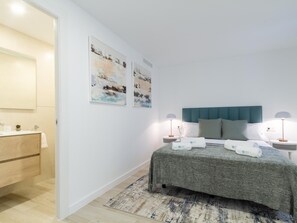 3 habitaciones, tabla de planchar con plancha, internet y ropa de cama 