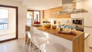 Coffee/tea maker, fridge, microwave, oven - Banus Harbour Seafront Apartment (Puerto Banús)