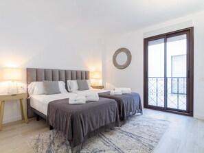 3 bedrooms, iron/ironing board, Internet, bed sheets - Banus Harbour Seafront Apartment (Puerto Banús)