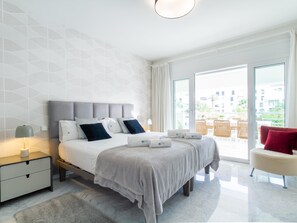 3 bedrooms, iron/ironing board, internet, bed sheets