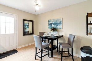 Dining - Riverfront 2 Bedroom Townhouse with a Deck to Enjoy the View (Clarksville)