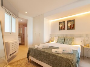 2 bedrooms, iron/ironing board, internet, bed sheets