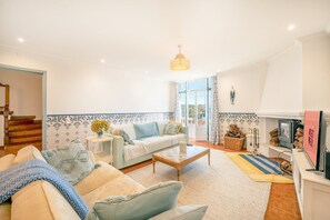 Televisión, chimenea