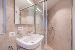 Shower, towels