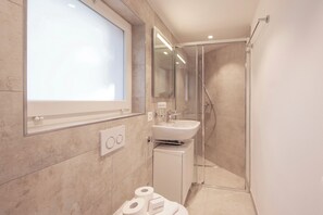 Shower, towels