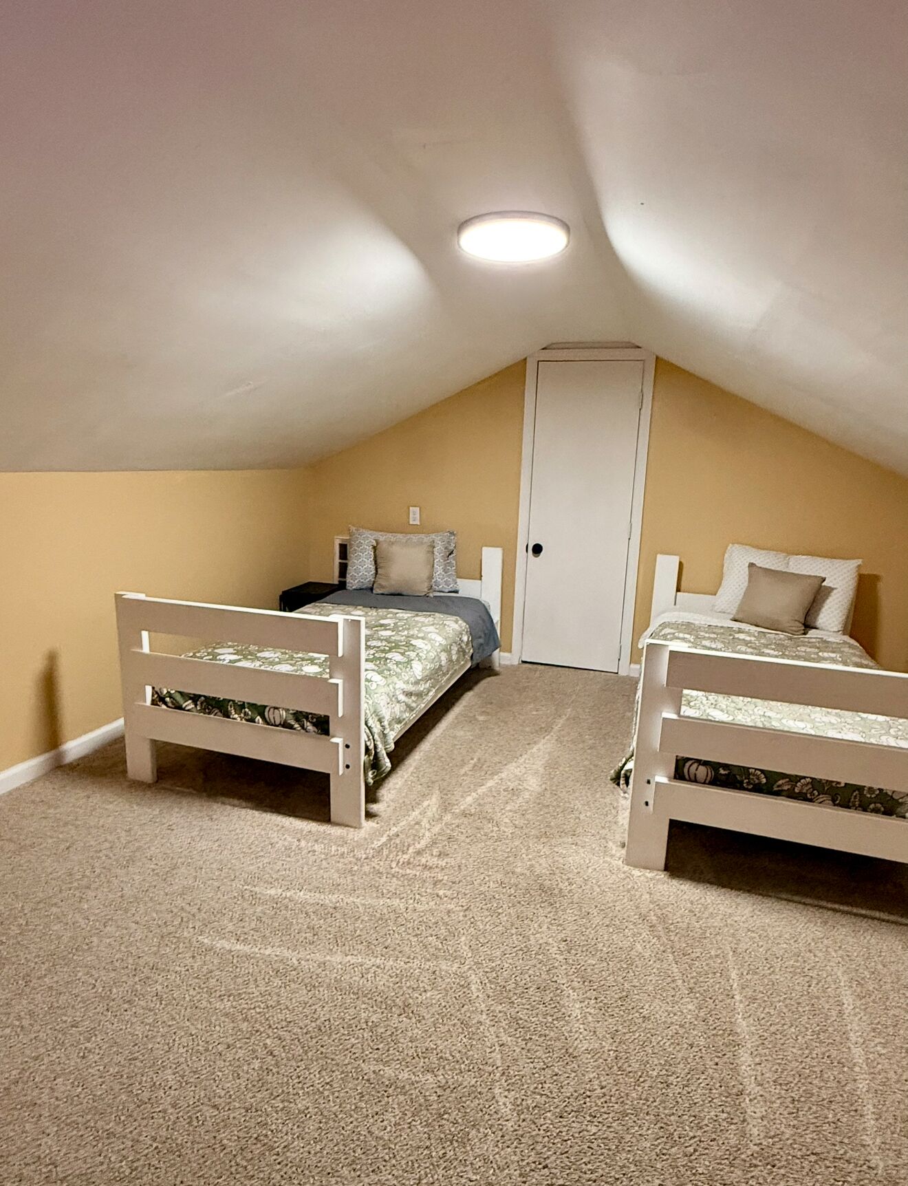 2 camere, una scrivania, ferro/asse da stiro, Wi-Fi gratuito