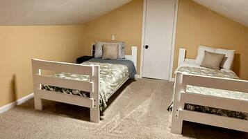 2 camere, una scrivania, ferro/asse da stiro, Wi-Fi gratuito