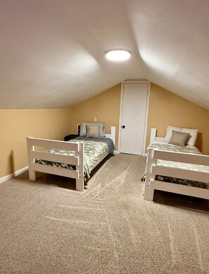 2 室のベッドルーム、デスク、アイロン / アイロン台、WiFi (無料)