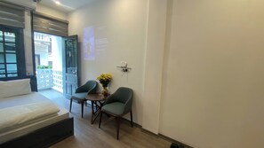 Deluxe studio, balkon, uitzicht op de stad | Een minibar, gratis wifi