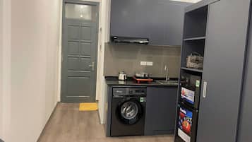 Deluxe Studio, Balcony, City View | Private kitchen | Fridge, stovetop, cookware/dishes/utensils