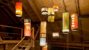 A wooden interior with a staircase, hanging lanterns, and a window. - Holiday Home 'Stall Und Sterne' with Mountain View, Shared Terrace and Wi-Fi (Hirschfeld)