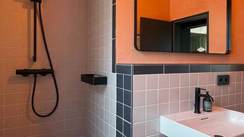 Dusche, Haartrockner, HandtĂŒcher