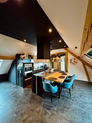 Dining - Apartment 'The Rooftop Of Lot54' with Private Terrace, Private Garden and Wi-Fi (Feuerscheid)