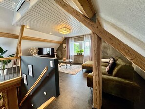 TV - Apartment 'The Rooftop Of Lot54' with Private Terrace, Private Garden and Wi-Fi (Feuerscheid)