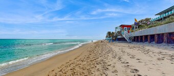 Private home with sparkling pool, close to beach, w/ AC, W/D, and  WiFi