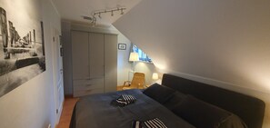 3 makuuhuonetta, silitysrauta/-lauta, ilmainen Wi-Fi, vuodevaatteet