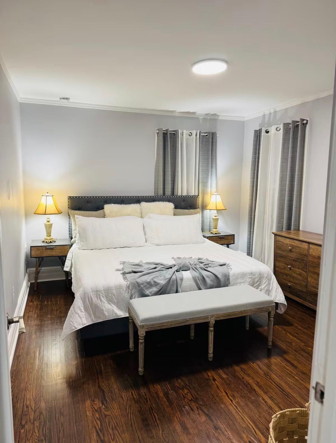 3 soverom, skrivebord, strykejern/-brett og wi-fi