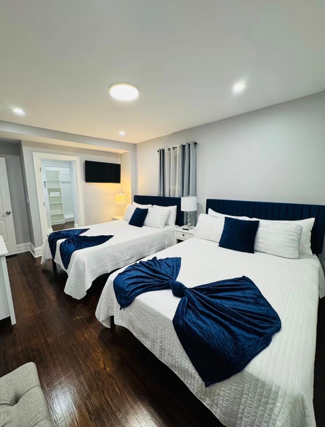 3 habitaciones, escritorio, tabla de planchar con plancha y wifi 