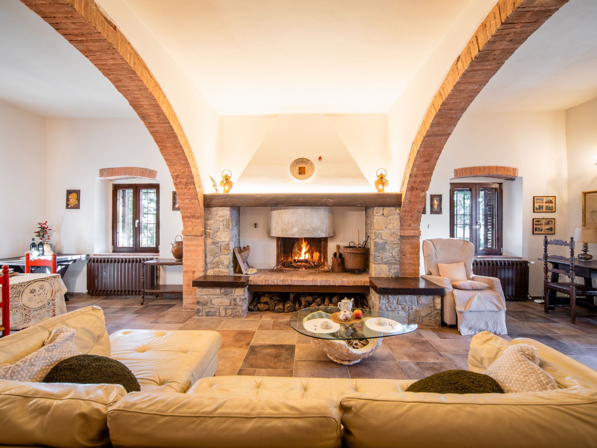 Televisie en een open haard