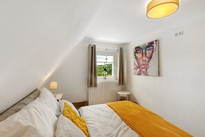 3 bedrooms, iron/ironing board, free WiFi, bed sheets - Country House 'Vogelsberger Bett Unser Korkhaus' with Mountain View, Private Terrace and Wi-Fi (Feldatal)