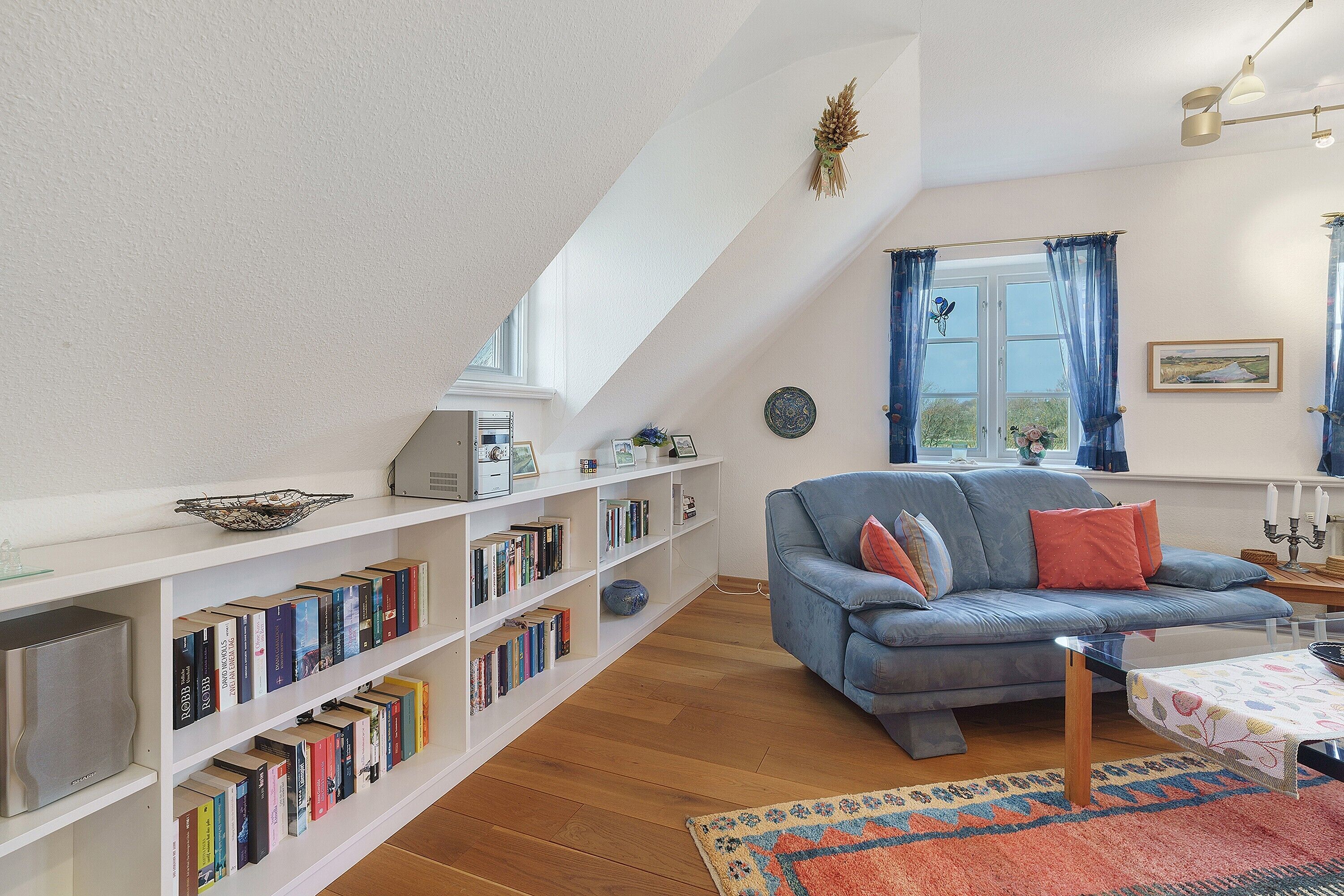 Een televisie, een dvd-speler en een stereo