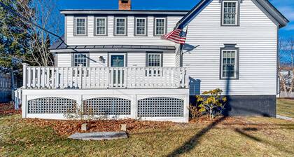Cozy apartment near the river:  walk to town & local attractions