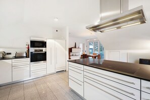 雪櫃、微波爐、焗爐、爐具