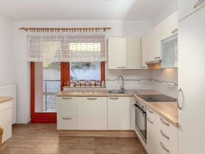 Fridge, oven, dishwasher, cookware/dishes/utensils - Pr' Kavač by Interhome (Kranjska Gora)