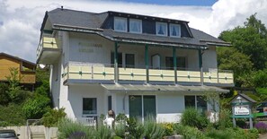 Exterior - Apartment 'Ferienwohnung Becker Typ B' with Mountain View, Shared Garden and Wi-Fi (Willingen (Upland))