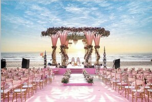 Outdoor wedding area - sea royal rooms and cafe (Vasai)