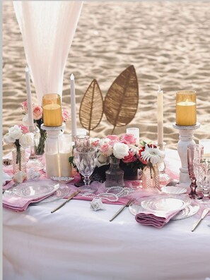 On the beach - sea royal rooms and cafe (Vasai)