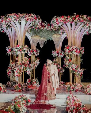 Outdoor wedding area - sea royal rooms and cafe (Vasai)