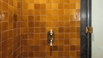 Junior Suite | Bathroom shower
