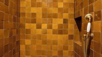 Junior Suite | Bathroom shower