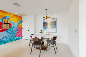 Dining - Upscale condo w/bay view, shared pool, gym, private W/D, AC and WiFi (Miami)