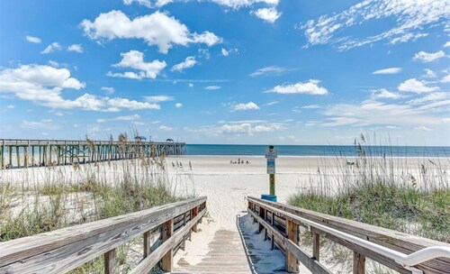 Charming Oceanfront 2-bedroom condo with pool and WiFi in Fernandina Beach