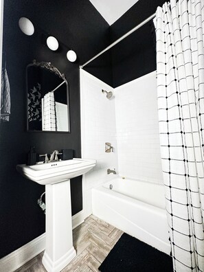Hair dryer, towels, soap, shampoo - Funky Designed 2 Bed / 1 Bath - Walk to French Quarter in Historic NOLA (New Orleans)