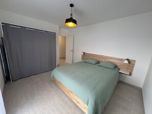 1 室のベッドルーム、アイロン / アイロン台、WiFi