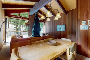 Interior - Serene home with fireplace, spacious deck, sauna, WiFi and nearby activities (Truckee)