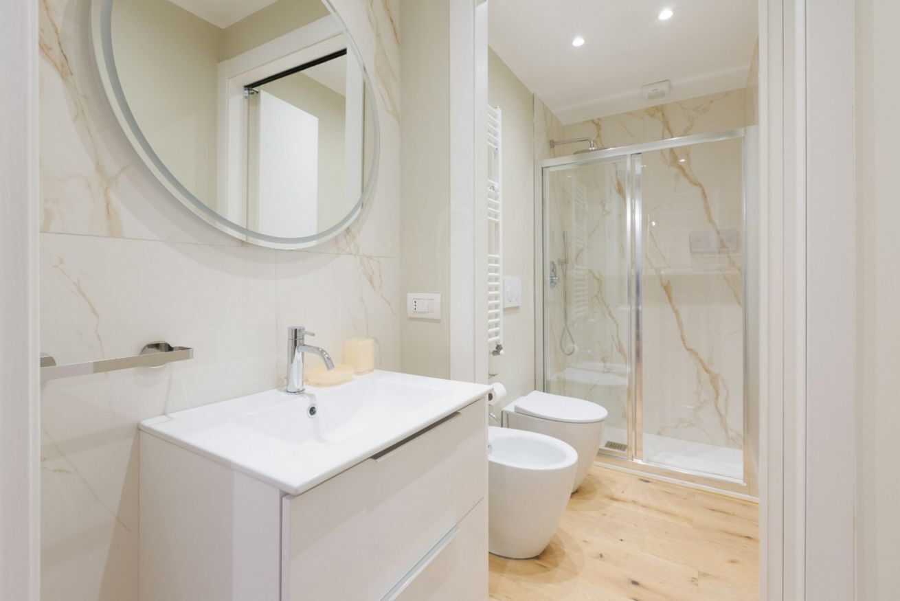 Dusche, Haartrockner, Bidet, Handtücher