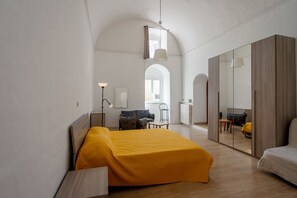 2 chambres, fer et planche à repasser, draps fournis