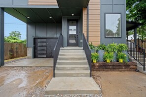 Exterior detail - Luxury modern 3bd/3ba, sauna, EV charger, 15mi BNA 7mi Broadway 6mi Vandy (Nashville)