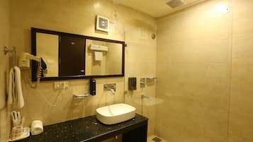 Deluxe Double Room | Bathroom | Rainfall showerhead, free toiletries, hair dryer, bathrobes