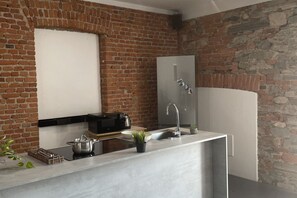 Stovetop, dishwasher, coffee/tea maker