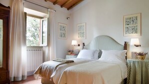 10 Schlafzimmer, Schreibtisch, Bügeleisen/Bügelbrett, WLAN