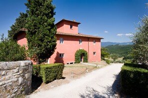 Exterior - My Exclusive Italy - Enchanting Villa with Pool surrounded by vineyards (Rignano sull'Arno)