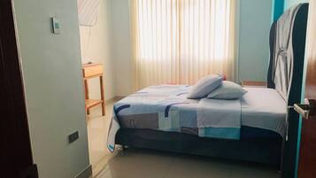 Habitación superior, vista a la ciudad, torre | Escritorio y wifi gratis