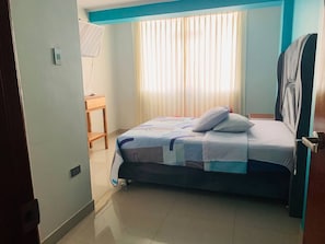 Desk, free WiFi - Hostal TOSCANO SUITES  (El Tambo)